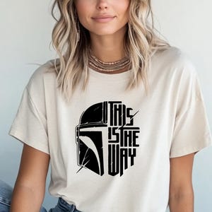 Camiseta Este es el camino, Camiseta Este es el camino de Mandalorian, Camiseta de Star Wars, Camiseta de Disney, Camiseta de Mandalorian, Camiseta de Star Wars imagen 4