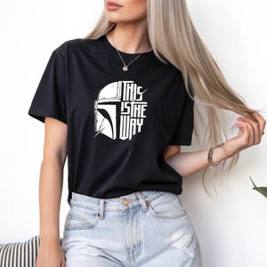 Camiseta Este es el camino, Camiseta Este es el camino de Mandalorian, Camiseta de Star Wars, Camiseta de Disney, Camiseta de Mandalorian, Camiseta de Star Wars imagen 1