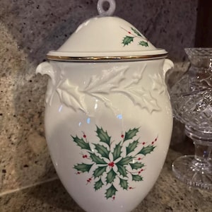 Słoik na ciasteczka Holly Berry marki LENOX do domu na święta 11 1/2&quot;