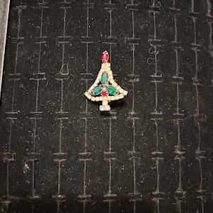 Rhinestone Christmas Tree Pin
