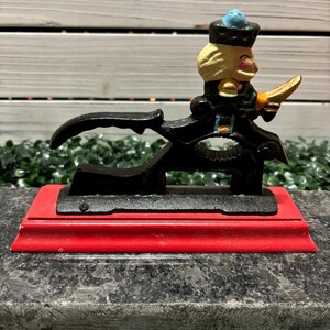 Vintage Cast Iron Nut Cracker