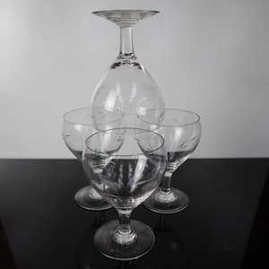 Set of 4 Vintage Finely Etched Stemmed Red Wine Glasses