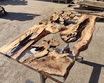 Mesa epoxi transparente de borde vivo hecha de madera de olivo, mesa de salón de río de resina, muebles de olivo