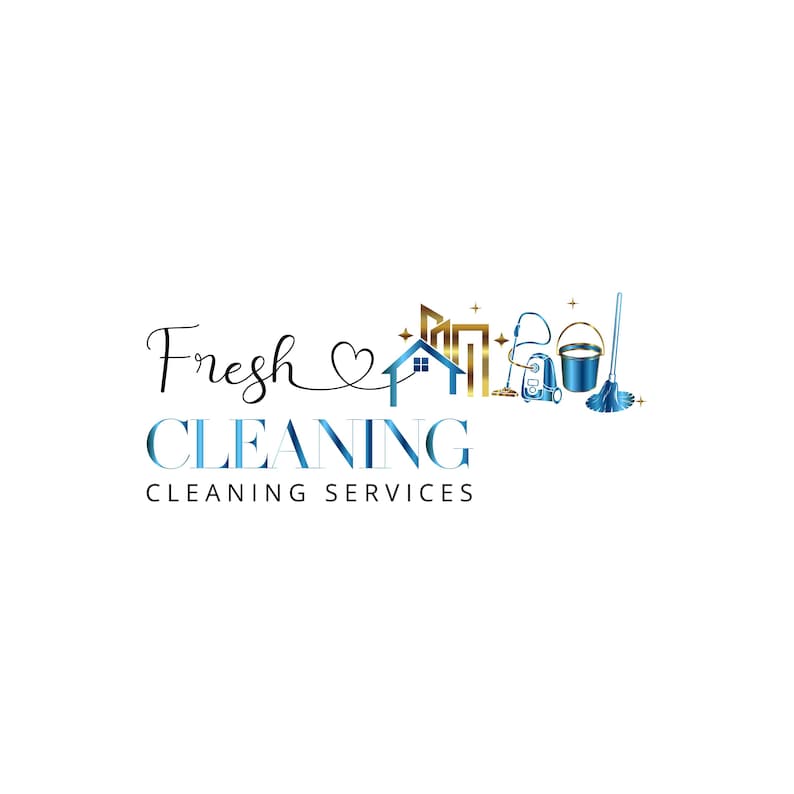 Op de afbeelding: Logo voor een schoonmaakservice genaamd "Fresh Cleaning" met een gouden huis en schoonmaakbenodigdheden, waaronder een mop, een emmer en een stofzuiger.