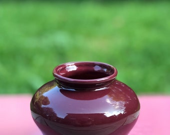 BURGUNDY SQUATTED VASE