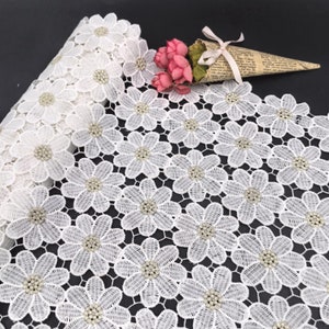 White Daisy Guipure Lace Fabric with Lurex: Floral Venice Lace