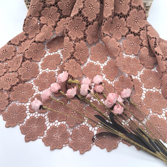 Tela de encaje de guipur de algodón marrón: encaje floral de