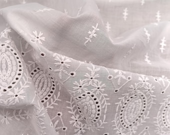 Tela de algodón con borde festoneado bordado: Voile blanco para prendas de vestir