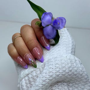 Purple Floral Nails| Press on nails| Reusable nails| Medium almond nails