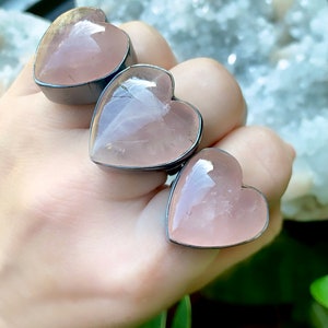 Rose quartz ring, heart ring, pink stone ring, statement ring image 3