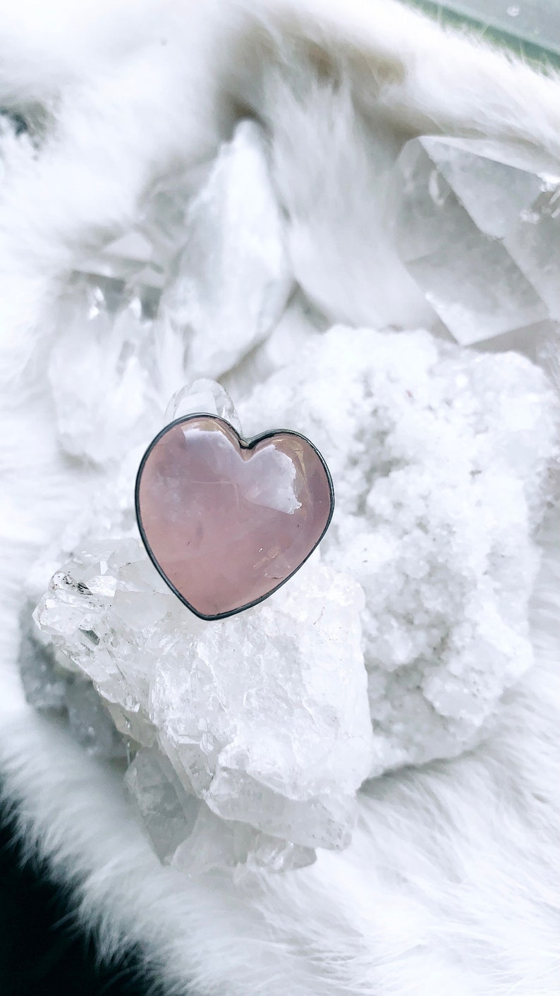 Rose quartz ring, heart ring, pink stone ring, statement ring image 2