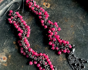 ルビーのイヤリング、ダングルイヤリング、ピンクストーンのイヤリング