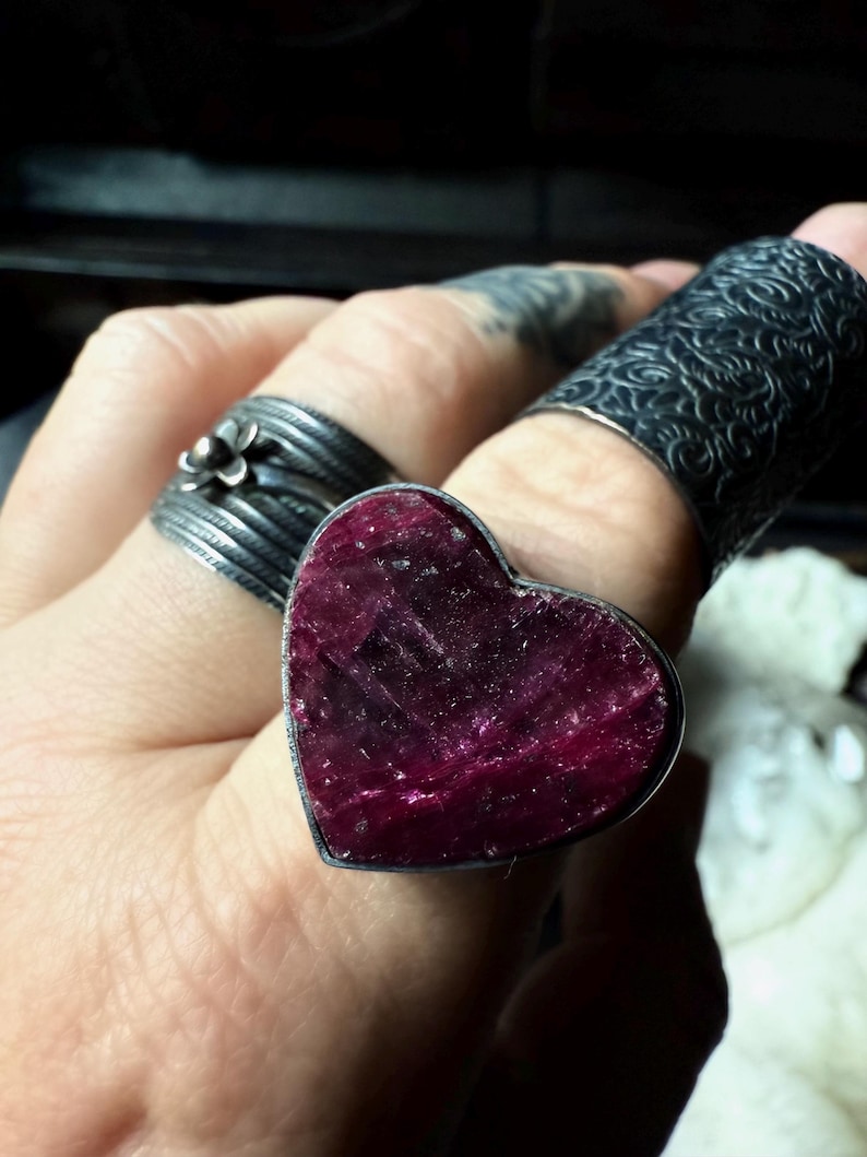 Rubinring, äkta rubinring, statementring, hjärtring, present till henne bild 3