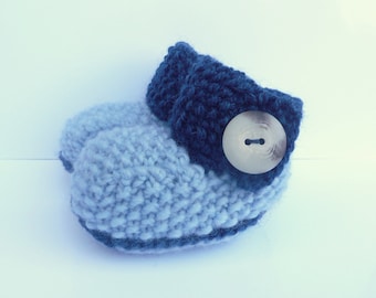 Big Button Baby Boots - Baby Booties Knitting Pattern - 4 Sizes Newborn - 12 mths