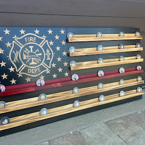 Handgemachte hölzerne American Flagge Challenge Münzdisplay: Feuerwehrmann dünne rote Linie