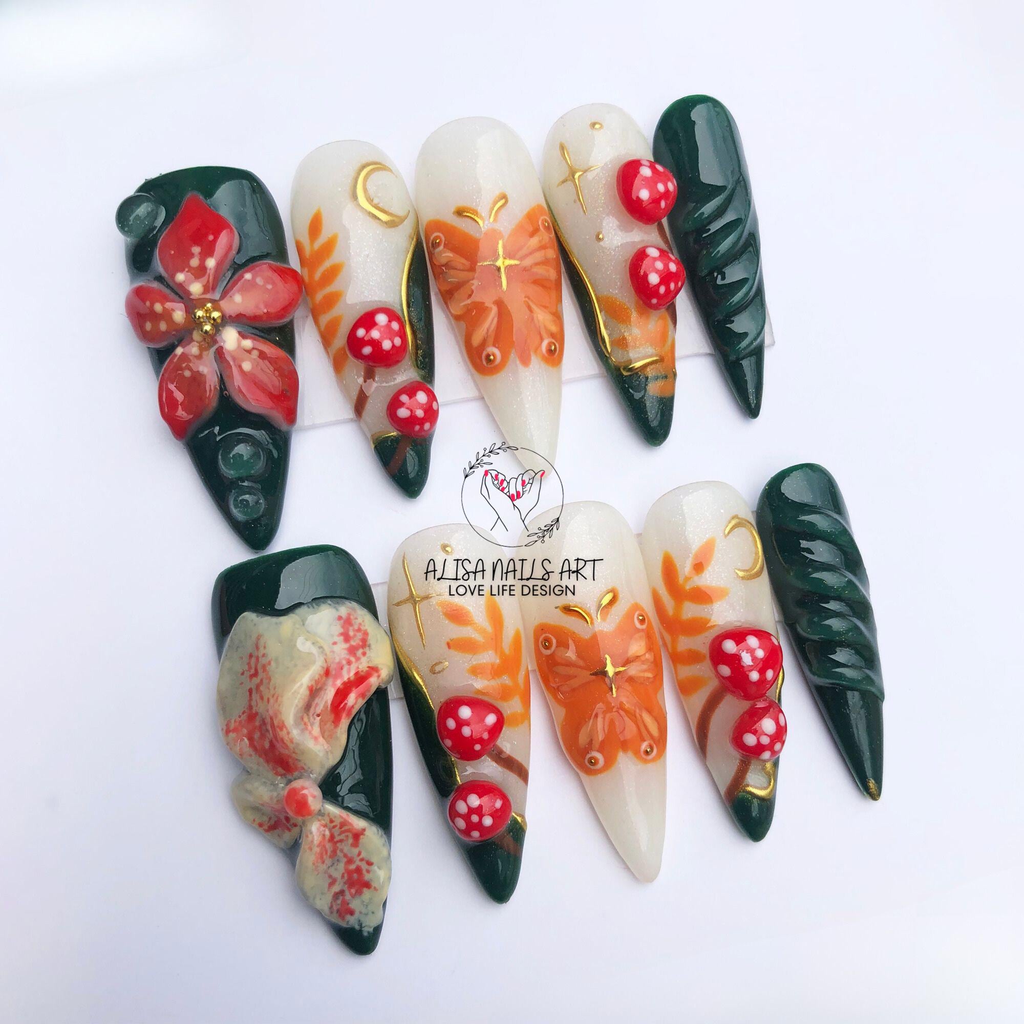 Unhas postiças verde-escuras inspiradas na natureza, unhas longas estilo stiletto com cogumelos, flores, unhas longas de verão, nail art pintada à mão para as férias