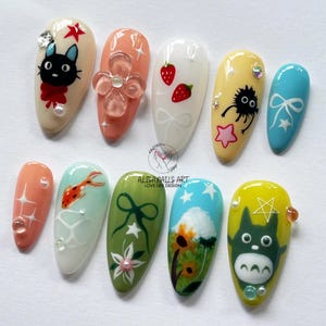 Uñas postizas de anime divertidas, juego de uñas con almendras con Totoro, gato Jiji y Sprite de hollín, juego de uñas inspirado en Studio Ghibli, lindas uñas de dibujos animados kawaii.