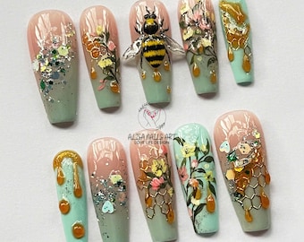 Queen Bee Press On Nails, Honeycomb & Floral Nail Art, Dripping Honey Design, Pastel Mint Peach Nails, Unique Artisan Nail Set, Spring Nails