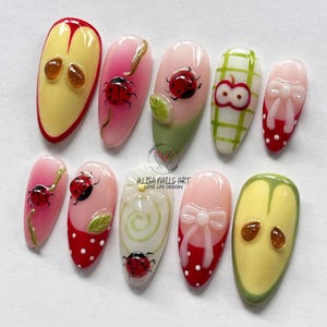 Ladybug Press On Nails, Cute Handmade Bug Nail Art, Red Bow & Garden Theme Nails, Reusable Spring Summer Fake Nails Set, Kawaii Nail Design.