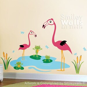 Nursery Vinyl Wall Decal Happy Flamingos and Froggies Dragonflies Bambini Bambini Adesivo adesivo per decalcomanie da parete Decorazione da parete Adesivo da parete Nursery immagine 1