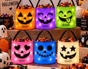 Personalisierte Halloween-Süßigkeitentüte mit LED-Licht für Kinder, Kürbis-Süßigkeitentüte mit individuellem Namen, gruseliger, leuchtender Halloween-Geschenkkorb