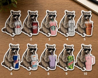 Aufkleber oder Magnet mit Waschbär, der Eiskaffee trinkt | Lustiger Tier-Meme-Aufkleber für Laptop, Wasserflasche