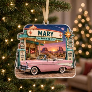 Ornamento personalizzato 2D piatto per viaggio in auto, ornamento natalizio Route 66 con nome personalizzato, regalo di viaggio in auto vintage, souvenir retrò da stazione di servizio