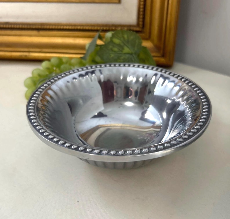 Wilton Armetale Flutes and Pearls Round Bowl. Used for Dessert/Fruit/Snack Bowl 6” Diameter x 2-1/8” H. silver tone with beaded rim and fluted sides.