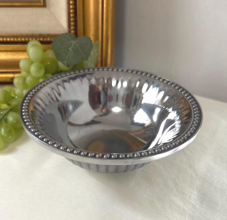Wilton Armetale Flutes and Pearls Round Bowl. Used for Dessert/Fruit/Snack Bowl 6” Diameter x 2-1/8” H. silver tone with beaded rim and fluted sides.