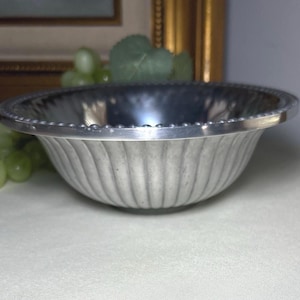 Wilton Armetale Flutes and Pearls Round Bowl: Dessert/Fruit/Snack Bowl, Silver Trinket Dish afbeelding 9