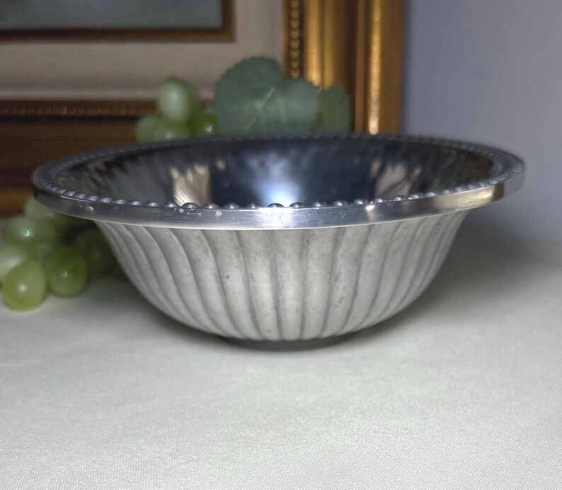 Wilton Armetale Flutes and Pearls Round Bowl: Dessert/Fruit/Snack Bowl, Silver Trinket Dish afbeelding 9