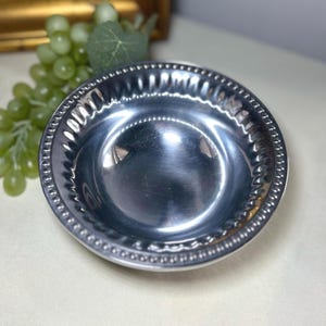 Wilton Armetale Flutes and Pearls Round Bowl: Dessert/Fruit/Snack Bowl, Silver Trinket Dish afbeelding 3