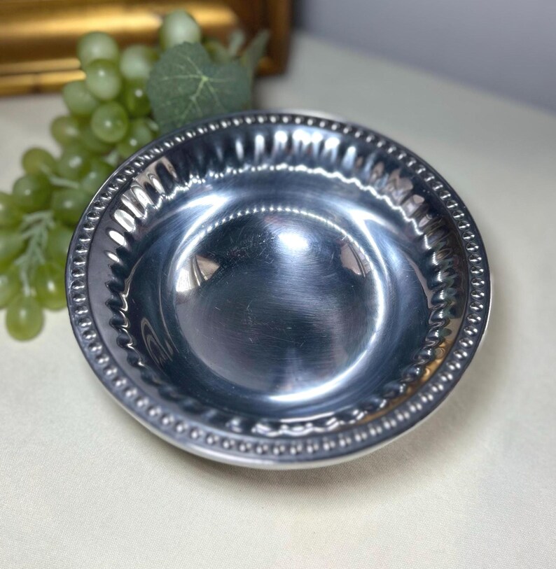 Wilton Armetale Flutes and Pearls Round Bowl: Dessert/Fruit/Snack Bowl, Silver Trinket Dish afbeelding 3