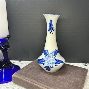 Vintage Handpainted Delft Blue Floral Bud Vase 5” Tapered, Crimped Rim