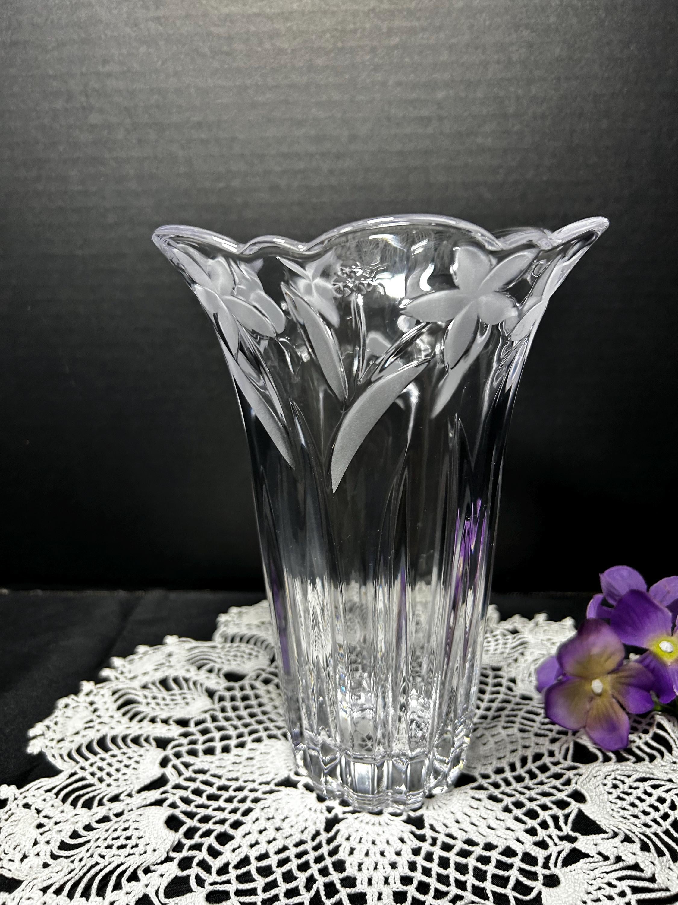 美品 ★ MIKASA クリスタル 花瓶 Mikasa Crystal Vase, Garden Terrace Frosted Floral, Scalloped Rim
