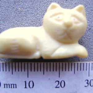 BEADS BONE Fancy CAT Focal Large White Cream Animal Pendant Top Drill image 2