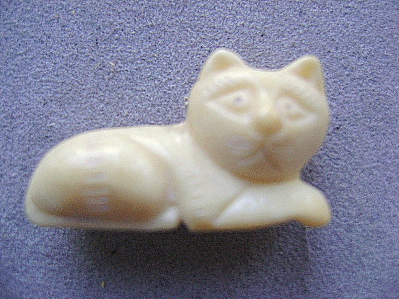 BEADS BONE Fancy CAT Focal Large White Cream Animal Pendant Top Drill image 4