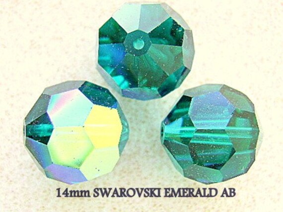 5523 12 O *** 2 perles polyèdre Swarovski 12mm OLIVINE