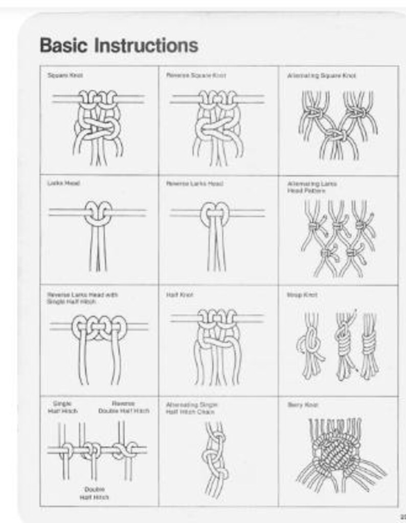 Puede incluir: Una p&aacute;gina de instrucciones blanca titulada Basic Instructions con dibujos de l&iacute;neas negras de nudos de macram&eacute;. La cuadr&iacute;cula muestra doce t&eacute;cnicas de nudos distintas, incluidos nudos cuadrados, nudos de cabeza de alondra y nudos de baya.