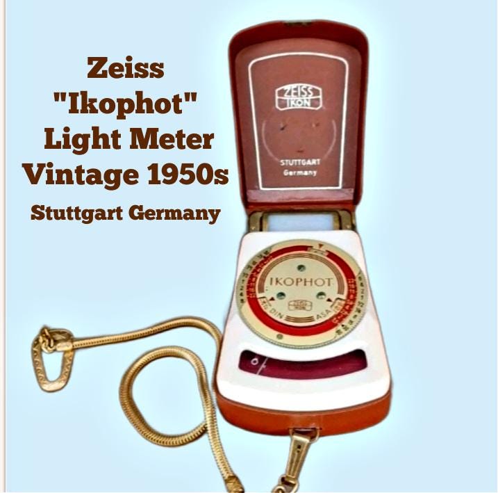 Zeiss Ikon Voigtländer Ikophot** **T** This exposure meter is a light balance that displays the exposure through the control lamps
