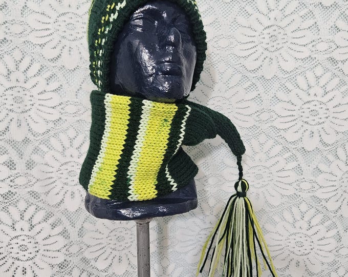 176-long stocking hat Hunter green with sweet pad length is 40" with matching tassel