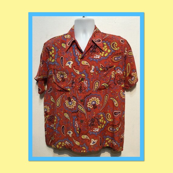 Vintage 1940s rayon Hawaiian shirt. Size medium
