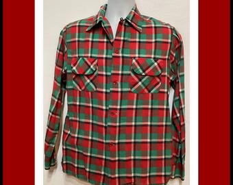 MV022 Vintage 1940's/50's plaid flap pocket shirt. Size medium