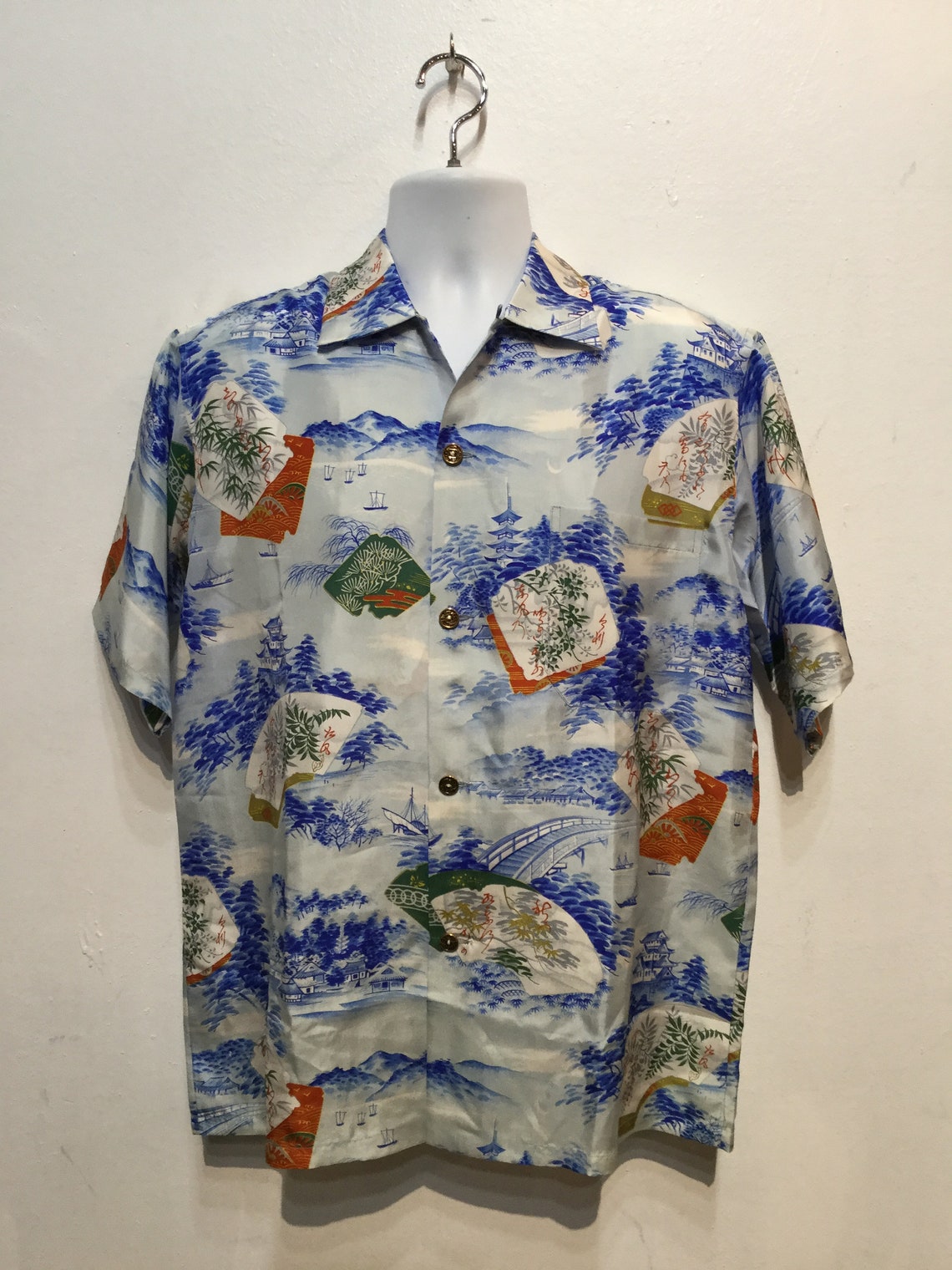 Vintage 1940s/50s silk Hawaiian shirt. Size medium | Etsy