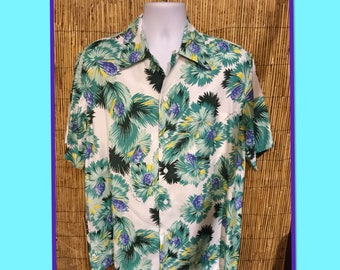 1940s Reproduction rayon Hawaiian “Kona Bay” Hawaiian shirt. Currently available in size  large only.