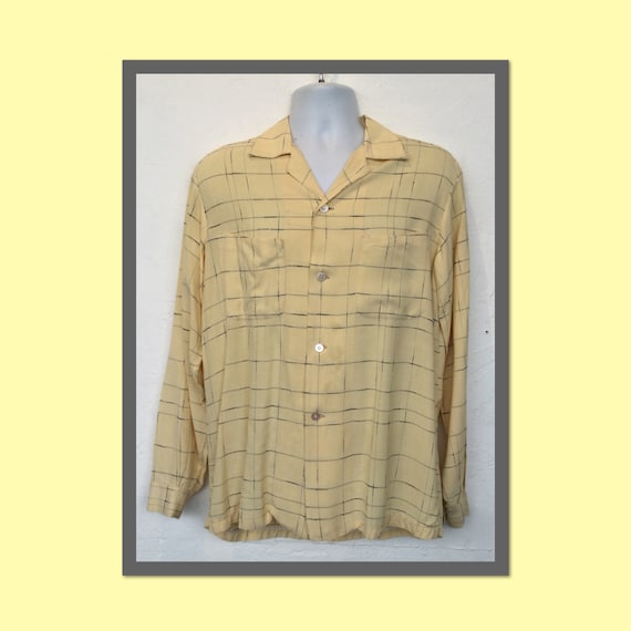 Vintage 1950s box fleck rayon shirt. Size medium/l
