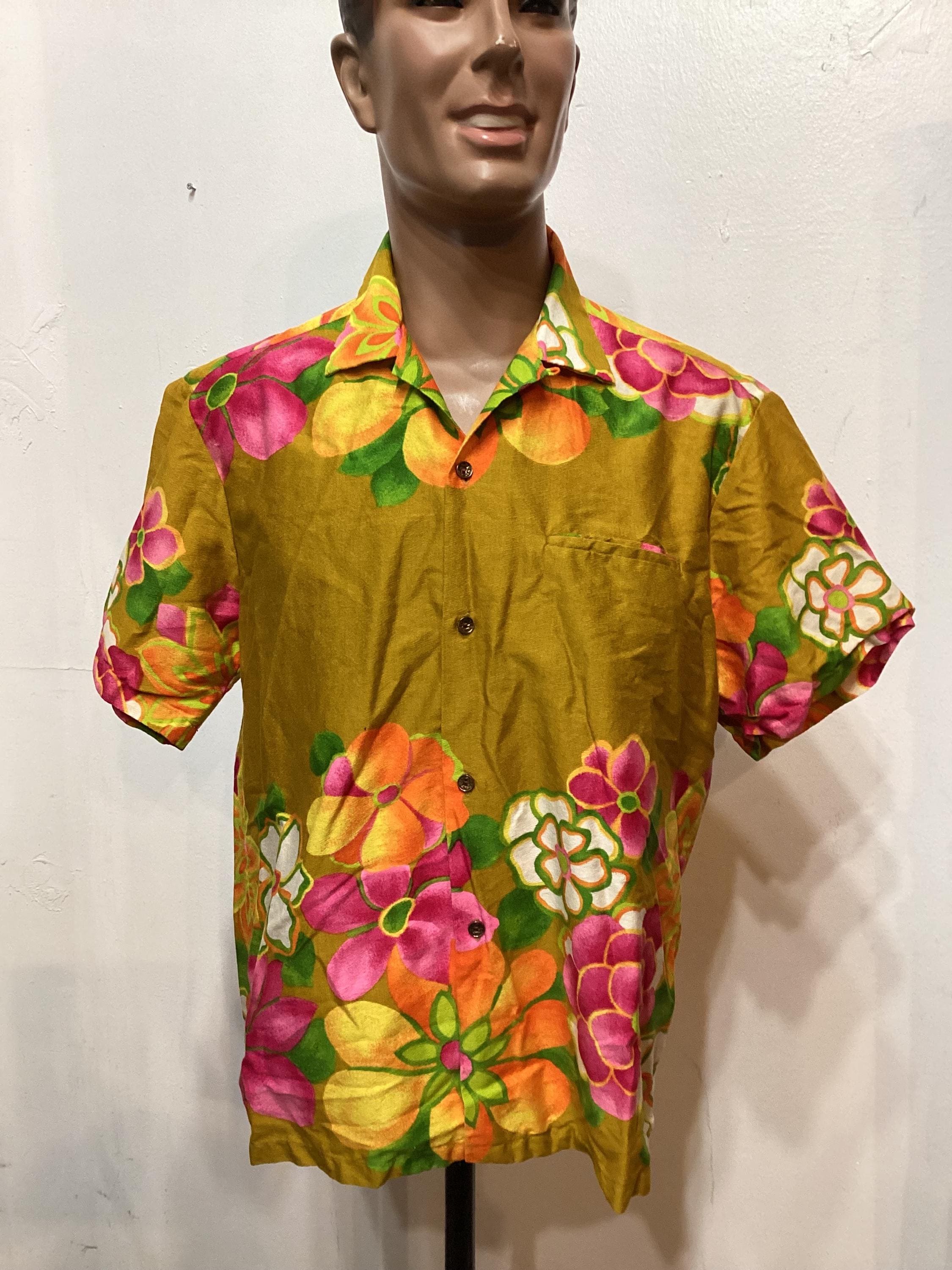 HS028 Vintage 1960's Tiki Hawaiian Shirt by Hoaloha Hawaii. Size
