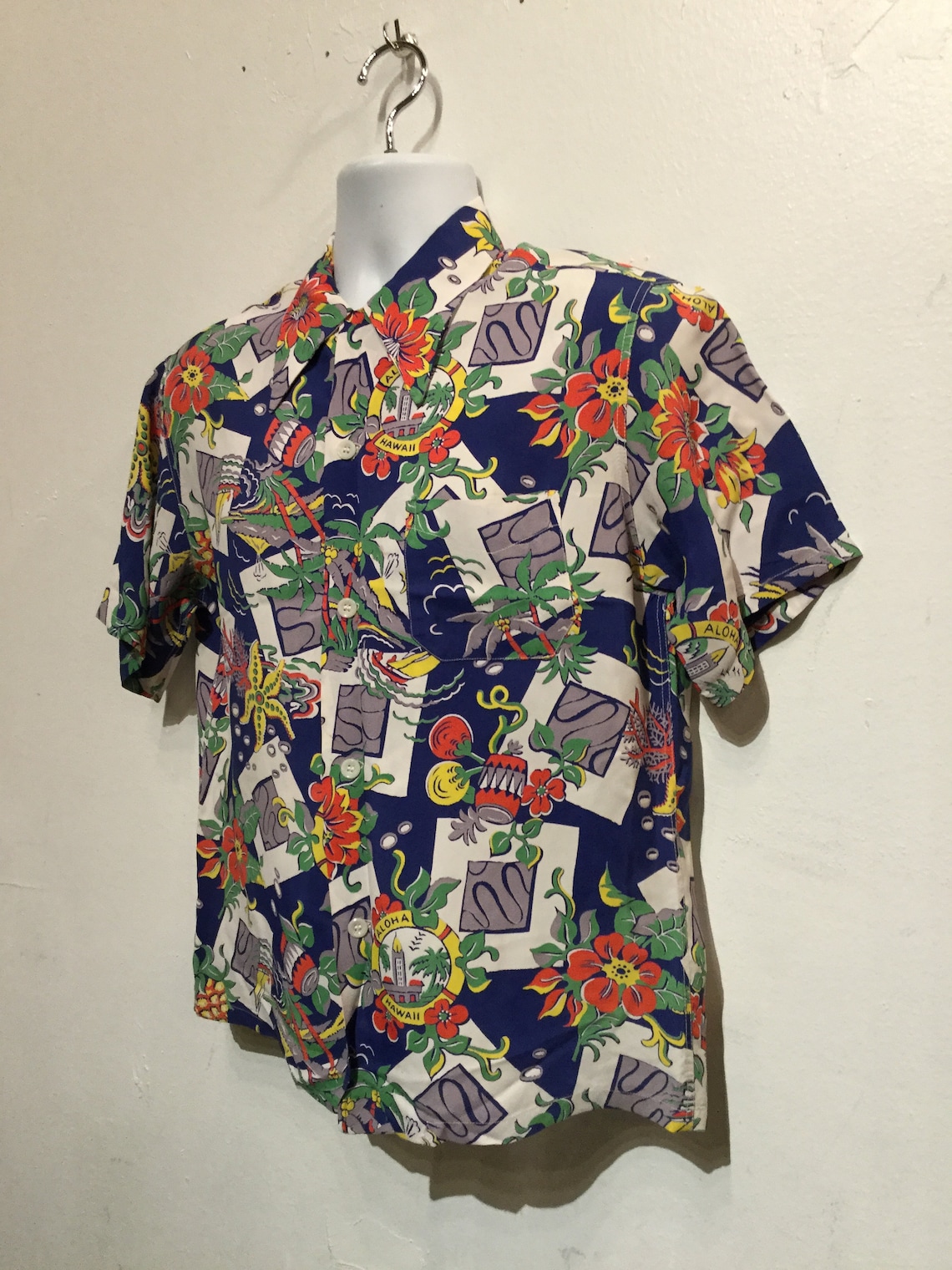 Vintage 1940s rayon Hawaiian shirt. Size medium | Etsy