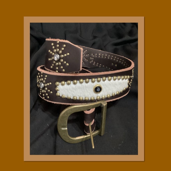 1940s style brown leather gold tone studded rockabilly western biker belt with white horsehide inlay. 27" waist