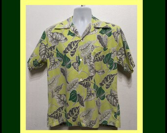 Vintage 1940s cotton Hawaiian shirt by Hana gift shop. Size small